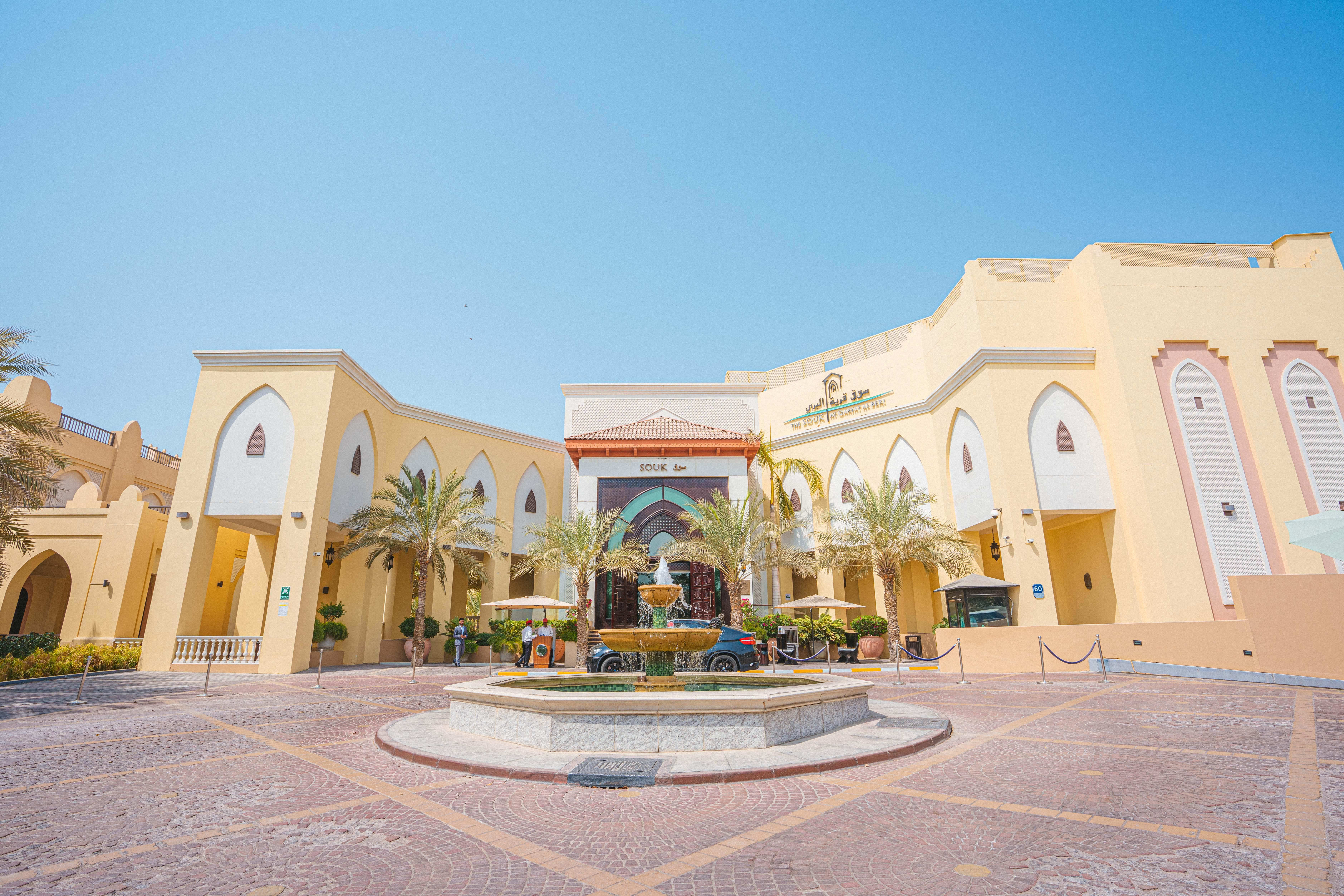 Shangri-La Qaryat Al Beri, Abu Dhabi Hotel Exterior photo Al Kharaitiyat Mall